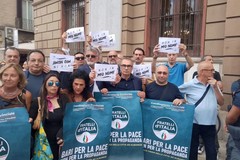 "Non nel mio nome", Fratelli d'Italia a Bari contro le chiavi della città ad Albanese