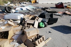 Abbandono rifiuti a Santa Caterina, Smaldone attacca: «Sciacalli e imbecilli vanno fermati»