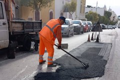S.Spirito, colmate le buche stradali su via Napoli