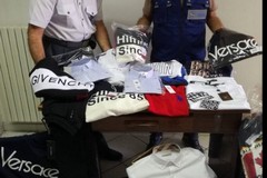 Porto di Bari, sequestrati 402 capi contraffatti. Denunciata la trasportatrice