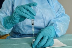 Vaccino anti-Covid, a Bari il 50 per cento dei cittadini ha fatto la terza dose