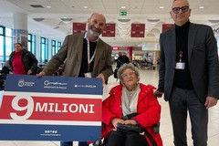 Aeroporto di Bari, la signora Giuseppina è il passeggero numero 9 milioni negli scali pugliesi