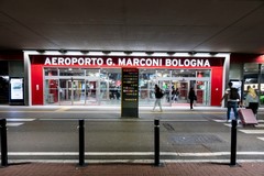 Il pilota si sente male: atterraggio a Bologna per il volo Milano-Bari