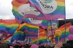 Legge contro omo-bi-transfobia, gli attivisti "dormono" in piazza per protesta