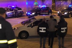Truffe assicurative, prostituzione e riciclaggio: 7 arresti e 27 indagati a Bari. Coinvolti 5 avvocati