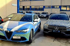 Fermata dalla Polizia un'auto trasformata in un "albero di Natale"