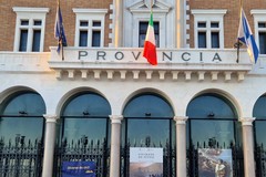 Bari celebra la Giornata del Ricordo: bandiere a mezz'asta a Palazzo Città