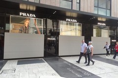 Paura di assalti e saccheggi, i negozi del centro di Bari si blindano