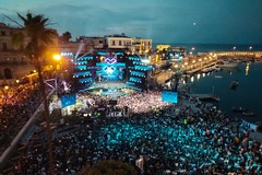 Dopo tre anni torna Battiti live a Bari, in migliaia sul lungomare per il primo dei due show