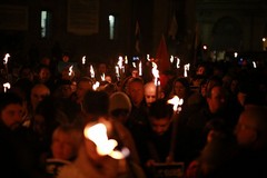 Bari, una fiaccolata al Villaggio Trieste, residenti: "Cambiate almeno i pali della luce"