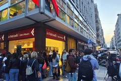 Tananai incontra i fan alla libreria “Feltrinelli” di Bari