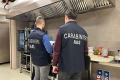 Insaccati mal conservati. Sospesa la licenza ad un ristorante del Barese