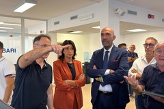 Il sindaco di Bari nella sala operativa della Polizia Locale per l'avvio delle scuole