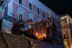 Il corteo storico incanta Bari, tra musica, danza e tradizione