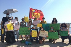 A Bari la protesta degli educatori: «Vogliamo l'internalizzazione»