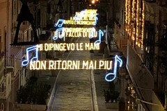 Natale a Polignano, tornano le luminarie che "cantano" Modugno