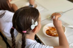 Problema mensa a scuola, garantito il servizio per questo lunedì