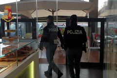Natale a Bari, forze dell'ordine in campo per evitare assembramenti: 15 sanzioni, controllati più di mille Green pass