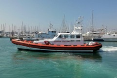 Imbarca acqua a 50 miglia dal porto di Bari, diportista salvato dalla guardia costiera