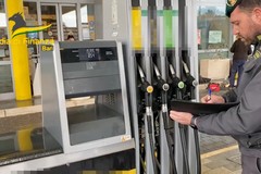 Stretta della Guardia di Finanza sul prezzo dei carburanti, controllati 35 distributori in provincia di Bari