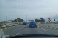 Sostituzione del guardrail, traffico intenso sulla SS16 uscita Fesca-San Girolamo e via Napoli