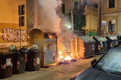 Bari in balia dei vandali, brucia un cassonetto in via Trevisani