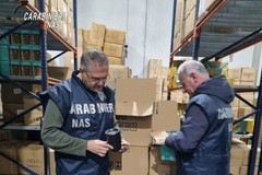 NAS Bari, maxi sequestro di 400mila oggetti per alimenti e bevande