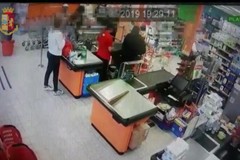 Tre rapine in quindici giorni nei supermercati di San Pasquale. Preso 27enne