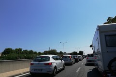 Incidente ai curvoni di Palese, traffico bloccato sulla tangenziale di Bari
