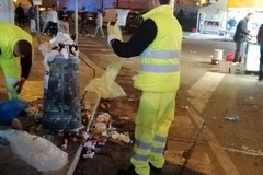 Città pulita per san Nicola, operatori Amiu al lavoro da ieri notte