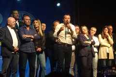Oltre un migliaio di persone per Salvini a Bari: «Chi vota Lega vota per la libertà»