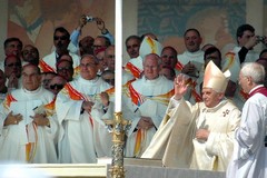 Addio al papa emerito Benedetto XVI, domani la messa commemorativa nella cattedrale di Bari
