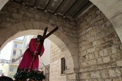 Venerdì Santo a Bari, nella città vecchia si rinnova la tradizione con la processione dei Misteri