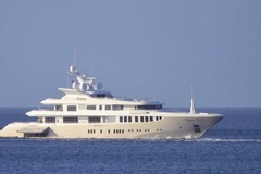 A Bari è l'estate degli yacht, avvistato al largo il “Piano B”