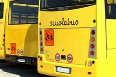 Bimbo dimenticato sullo scuolabus, licenziata l'accompagnatrice