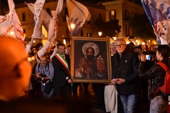 San Nicola e la magia del corteo storico incantano Bari - FOTO