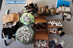 Arrestate madre e figlia: in casa e nel giardino nascondevano 13 chili di droga