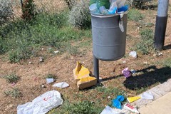 Catino, vandalismo e rifiuti al Giardino Peppino Impastato. I residenti chiedono sicurezza