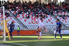 Il Bari gioca male, soffre, ma vince la prima partita in campionato