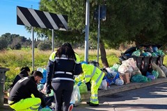 Rifiuti, intervento di AMIU e Polizia Locale in via Pirè