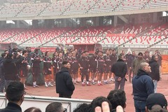 Il sostegno degli ultras alla squadra: «Si lotta fino alla fine»