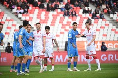 Il Bari sparisce nel secondo tempo e la Carrarese passeggia al San Nicola