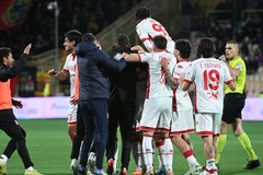 Il Bari vince a Catanzaro e va ai playout contro il Sudtirol