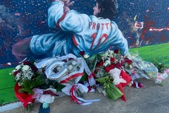 Ma quale grande piazza...A Bari sparite le sciarpe sotto il murales per Protti
