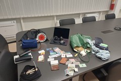 Rubava in un'auto sul Molo San Nicola: arrestato dalla Polizia Locale