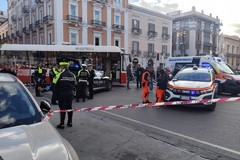 Impatto tra bus Amtab e monopattino su corso Vittorio Emanuele II: un morto