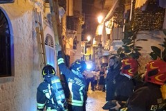 A Bari vecchia, appartamento in fiamme in strada Figlioli