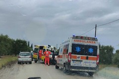 Scontro tra ambulanza e furgone sulla Bitetto-Sannicandro, distrutti i veicoli