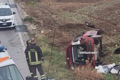 Auto si ribalta sulla Putignano-Gioia del Colle, la conducente in ospedale