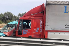 Scontro camion-furgone sulla statale 100, sei feriti. Traffico in tilt verso Bari